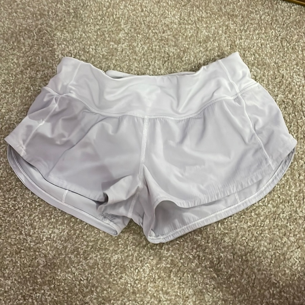 LULULEMON 2.5 white speed up shorts